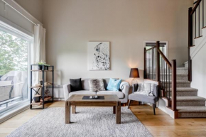 Modern Chalet Breathtaking Views of Lac Tremblant